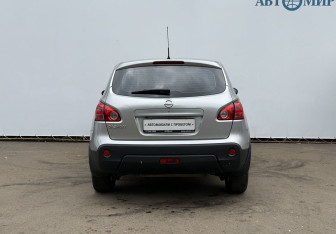 Подержанный автомобиль Nissan Qashqai 2007 года (6 фото)