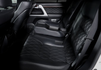 Подержанный автомобиль Toyota Land Cruiser Suv 2017 года (10 фото)