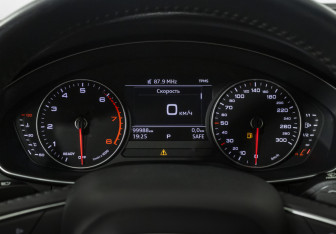 Подержанный автомобиль Audi A4 Sedan 2018 года (14 фото)