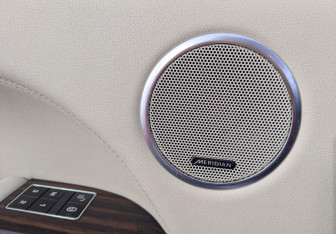 Подержанный автомобиль Land Rover Range Rover 2015 года (21 фото)