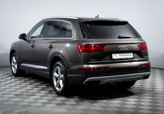 Подержанный автомобиль Audi Q7 2018 года (7 фото)