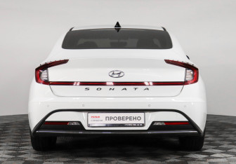 Подержанный автомобиль Hyundai Sonata 2021 года (6 фото)