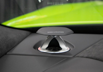 Подержанный автомобиль Lamborghini Urus 2023 года (26 фото)