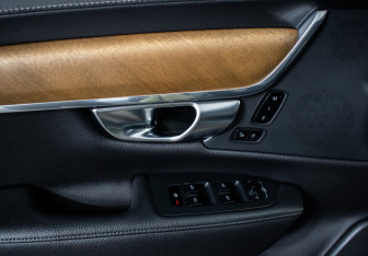 Подержанный автомобиль Volvo S90 2019 года (18 фото)