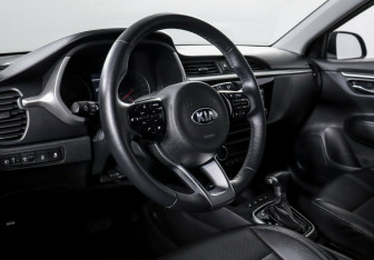 Подержанный автомобиль Kia Rio Hatchback 2021 года (8 фото)