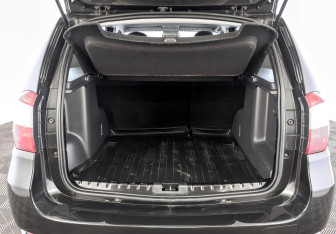 Подержанный автомобиль Nissan Terrano 2019 года (10 фото)