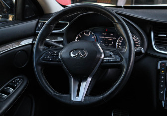 Подержанный автомобиль Infiniti QX50 2018 года (10 фото)