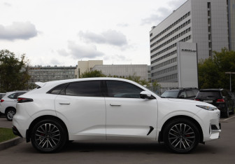 Подержанный автомобиль Changan UNI-K 2023 года (3 фото)