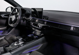 Подержанный автомобиль Audi A4 Sedan 2020 года (9 фото)