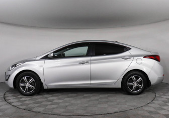 Подержанный автомобиль Hyundai Elantra Sedan 2015 года (8 фото)