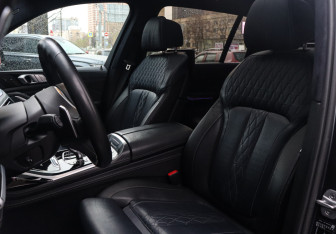 Подержанный автомобиль BMW X7 2020 года (17 фото)