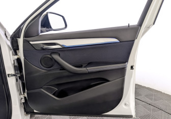 Подержанный автомобиль BMW X2 2019 года (25 фото)