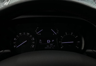 Подержанный автомобиль Peugeot Traveller 2020 года (22 фото)