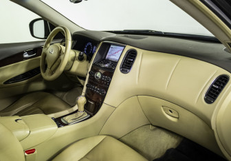 Подержанный автомобиль Infiniti QX50 2014 года (9 фото)