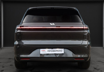 Подержанный автомобиль LiXiang L6 2024 года (6 фото)