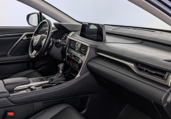 Подержанный автомобиль Lexus RX 2022 года (13 фото)
