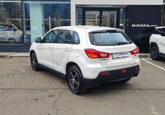 Подержанный автомобиль Mitsubishi ASX 2012 года (7 фото)