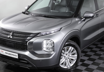 Подержанный автомобиль Mitsubishi Outlander 2022 года (25 фото)