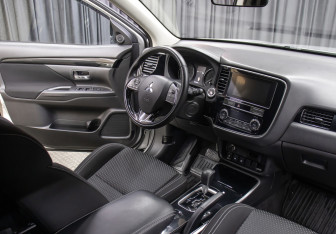 Подержанный автомобиль Mitsubishi Outlander 2019 года (11 фото)