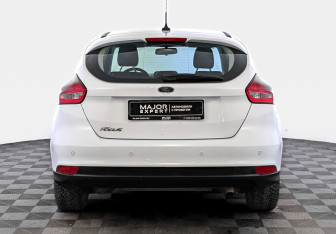 Подержанный автомобиль Ford Focus Hatchback 2018 года (6 фото)