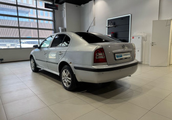 Подержанный автомобиль Skoda Octavia Liftback 2007 года (6 фото)