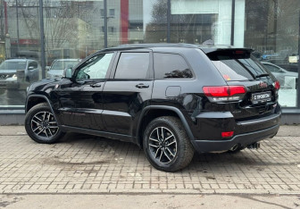 Подержанный автомобиль Jeep Grand Cherokee 2019 года (6 фото)