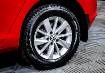 Подержанный автомобиль Volkswagen Golf Hatchback 2013 года (15 фото)