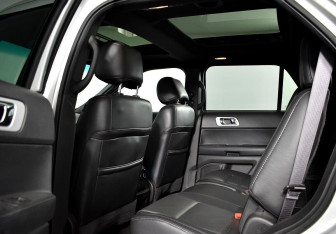 Подержанный автомобиль Ford Explorer 2015 года (10 фото)