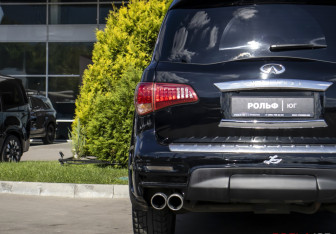 Подержанный автомобиль Infiniti QX80 2015 года (28 фото)