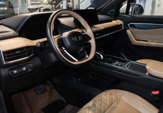 Подержанный автомобиль Geely Okavango 2023 года (13 фото)