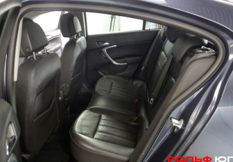 Подержанный автомобиль Opel Insignia Liftback 2010 года (8 фото)