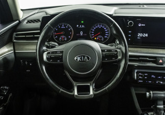 Подержанный автомобиль Kia K5 2020 года (12 фото)