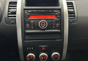 Подержанный автомобиль Nissan X-Trail 2012 года (17 фото)