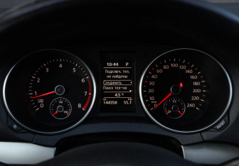 Подержанный автомобиль Volkswagen Golf Hatchback 2011 года (11 фото)