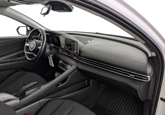 Подержанный автомобиль Hyundai Elantra Sedan 2021 года (13 фото)