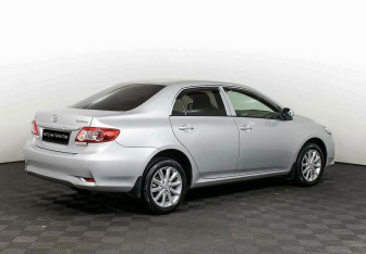 Подержанный автомобиль Toyota Corolla Sedan 2012 года (5 фото)