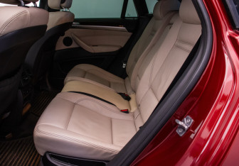 Подержанный автомобиль BMW X6 2011 года (11 фото)