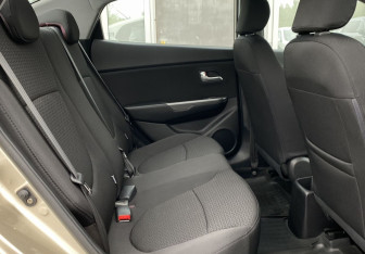 Подержанный автомобиль Kia Rio Sedan 2012 года (19 фото)