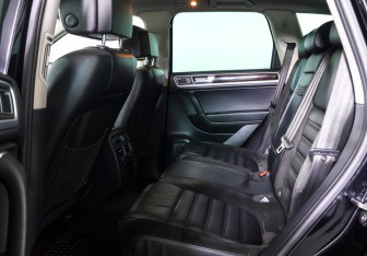 Подержанный автомобиль Volkswagen Touareg 2012 года (11 фото)