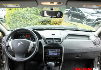 Подержанный автомобиль Nissan Terrano 2015 года (9 фото)