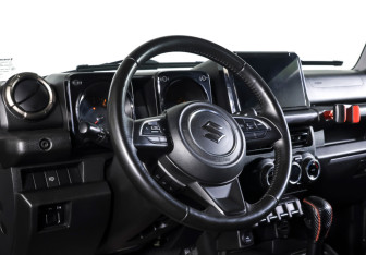 Подержанный автомобиль Suzuki Jimny 2020 года (13 фото)