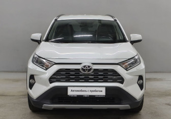 Подержанный автомобиль Toyota RAV4 2021 года (2 фото)