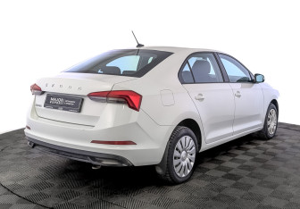 Подержанный автомобиль Skoda Rapid Liftback 2021 года (5 фото)