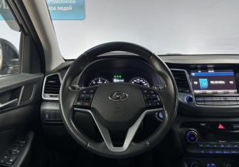 Подержанный автомобиль Hyundai Tucson 2017 года (18 фото)