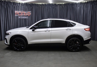 Подержанный автомобиль Geely Tugella 2023 года (8 фото)