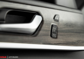 Подержанный автомобиль Jeep Grand Cherokee 2023 года (12 фото)