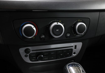 Подержанный автомобиль Renault Fluence 2014 года (17 фото)
