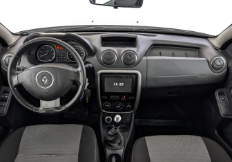 Подержанный автомобиль Renault Duster 2015 года (14 фото)
