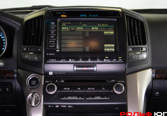 Подержанный автомобиль Toyota Land Cruiser Suv 2010 года (14 фото)