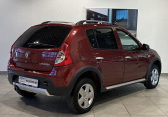 Подержанный автомобиль Renault Sandero 2013 года (5 фото)